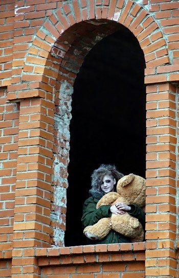 В окне