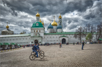 У стен Троице-Сергиевой Лавры