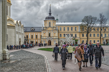 Многолюдная Лавра