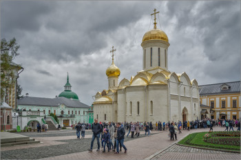 Многолюдная Троице-Сергиева Лавра