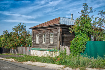 Рябина у старого дома_3