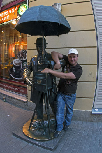Памятник фотографу в Санкт Петербурге