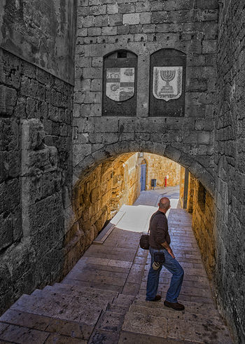 In the alleys of the Old Acre