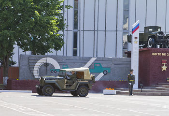 парад боевых машин