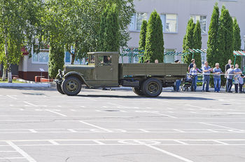 парад боевых машин