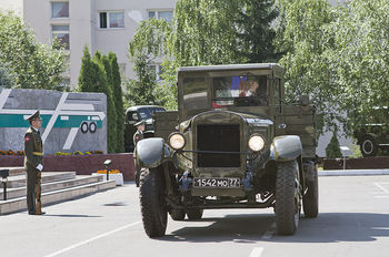 парад боевых машин