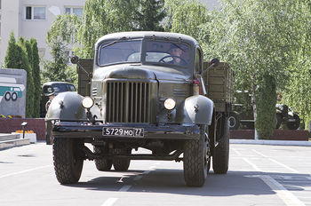 парад боевых машин