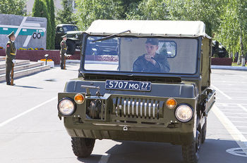 парад боевых машин