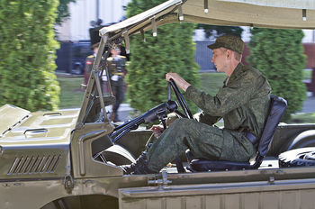 парад боевых машин