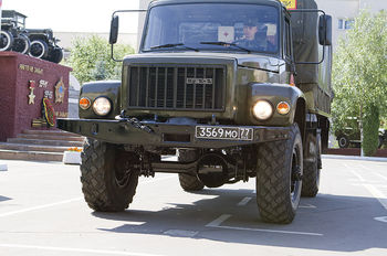 парад боевых машин