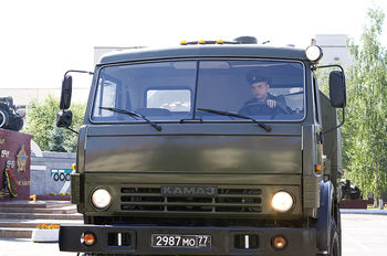 парад боевых машин